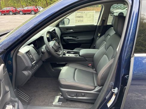 New 2026 Nissan Pathfinder SL w/ SL Premium Package AWD/4WD image 17