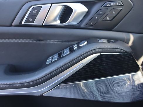 Used 2025 BMW X7 M60i image 18