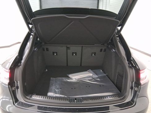 Used 2026 Porsche Macan image 33
