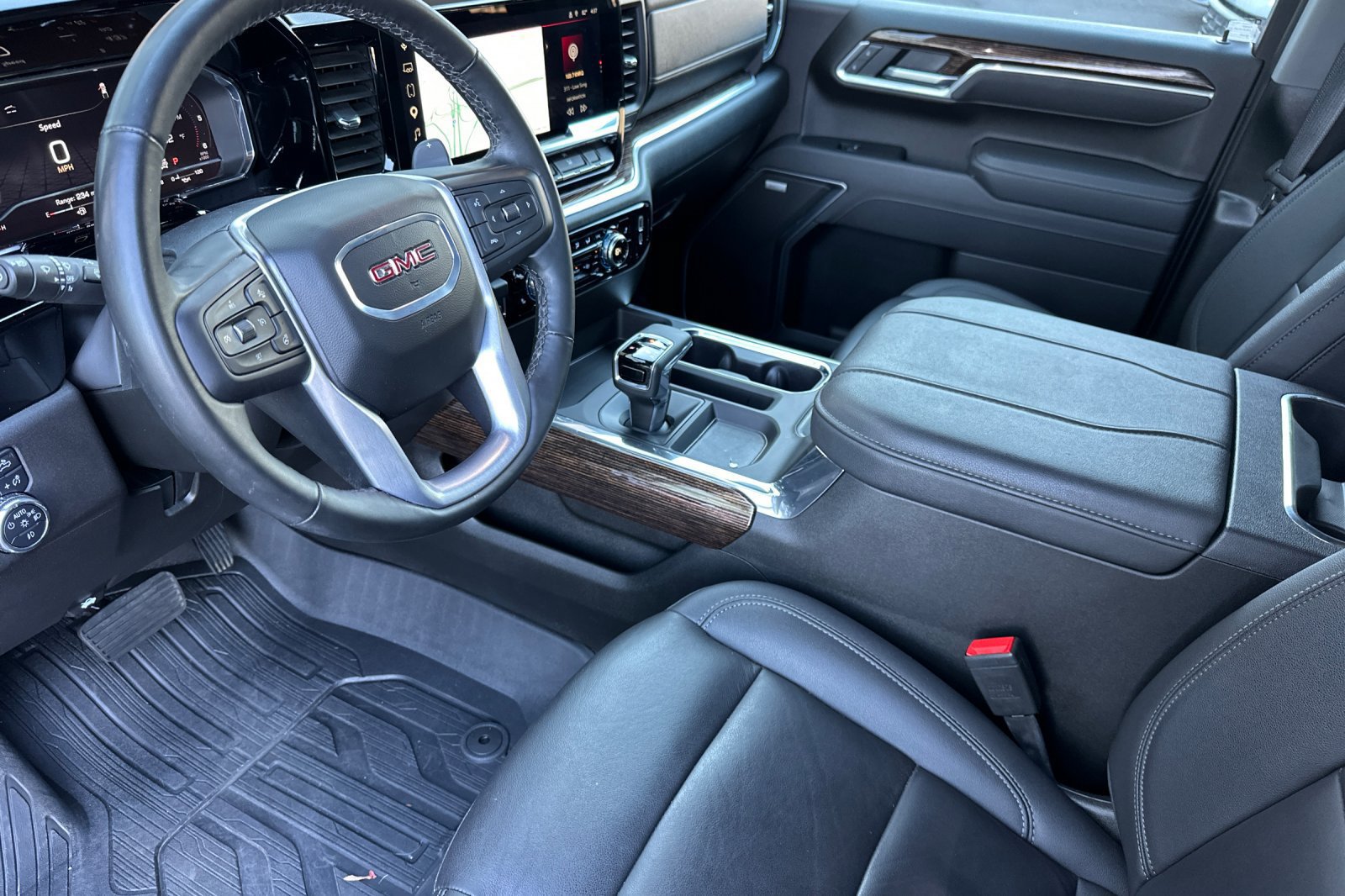 Used 2025 GMC Sierra 1500 Elevation w/ Elevation Premium Package AWD/4WD image 9