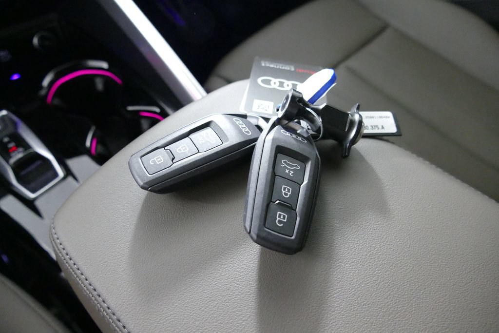 Certified 2025 Audi Q5 Premium w/ Convenience Package AWD/4WD image 23