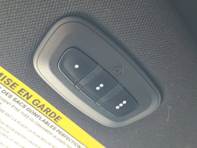 Used 2025 Chrysler Pacifica Select FWD image 24