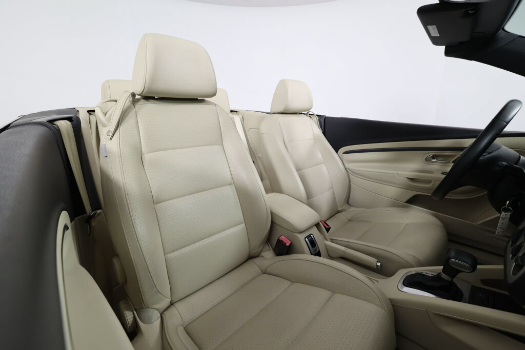 Used 2008 Volkswagen Eos 2.0T FWD image 18