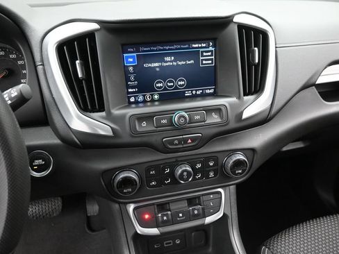 Used 2024 GMC Terrain SLE w/ Driver Convenience Package FWD image 20