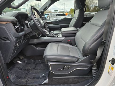 Used 2022 Ford F150 Lightning Lariat image 19