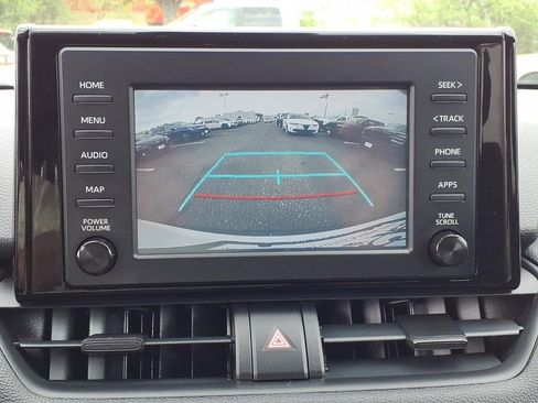 Used 2019 Toyota RAV4 LE AWD/4WD image 10