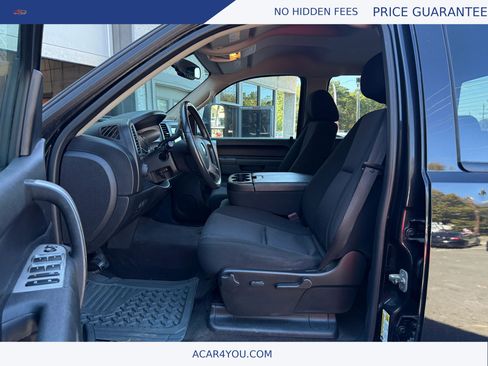 Used 2010 Chevrolet Silverado 2500 LT w/ Interior Plus Package AWD/4WD image 10