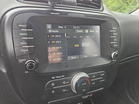 Used 2018 Kia Soul + FWD image 18