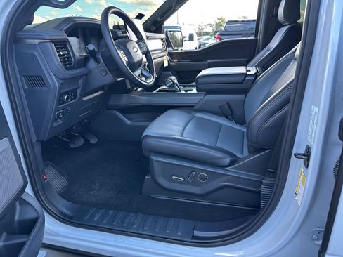 Used 2025 Ford F150 Lightning Lariat image 17