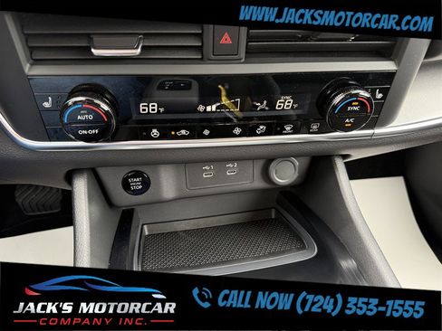 Used 2025 Nissan Rogue SV w/ SV Premium Package image 31