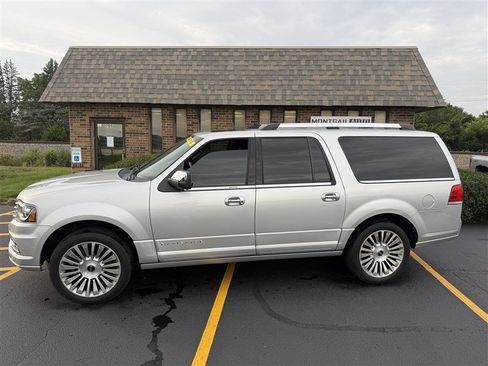 Used 2017 Lincoln Navigator L Select AWD/4WD image 1