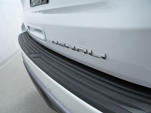 Used 2024 GMC Yukon Denali Ultimate AWD/4WD image 6