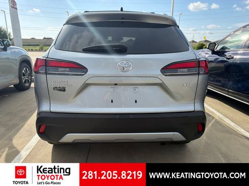 Used 2025 Toyota Corolla Cross XLE FWD image 4
