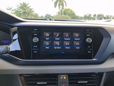 Used 2023 Volkswagen Taos SE w/ Panoramic Sunroof Package image 22