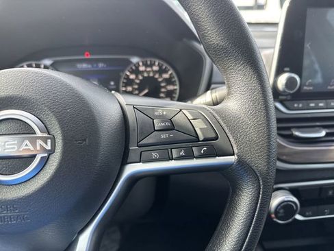 Used 2024 Nissan Altima 2.5 SV FWD image 22
