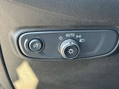 Used 2021 Chevrolet Equinox LT image 20