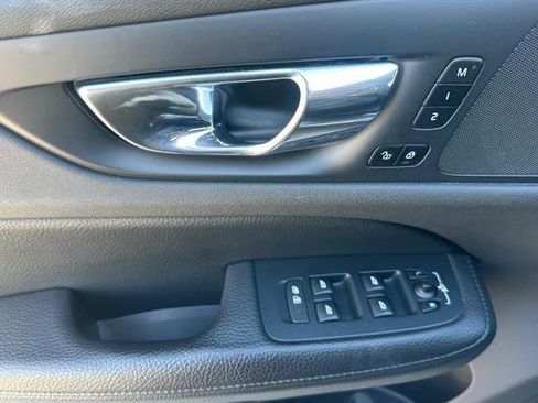 Used 2020 Volvo V60 T5 Cross Country image 10
