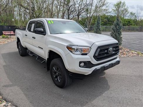 Used 2021 Toyota Tacoma SR5 AWD/4WD image 6