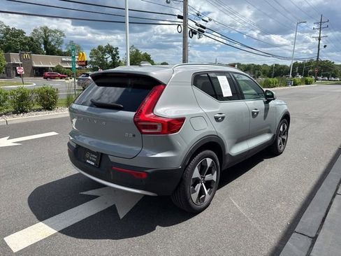 Certified 2025 Volvo XC40 B5 Plus AWD/4WD image 5