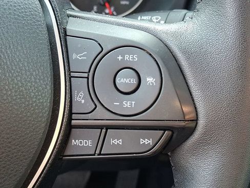 Used 2022 Toyota RAV4 XLE Premium FWD image 17