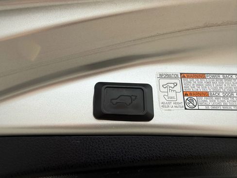 Used 2014 Toyota RAV4 Limited image 15