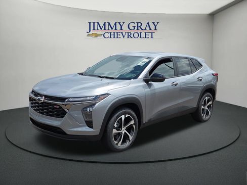 New 2026 Chevrolet Trax RS w/ Sunroof Package FWD image 1