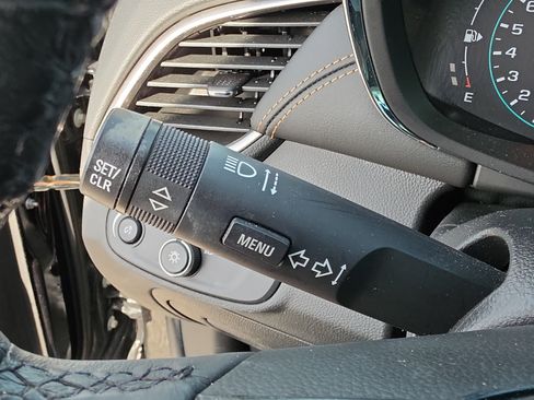 Used 2020 Chevrolet Trax LT w/ LT Convenience Package FWD image 23