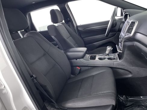 Used 2021 Jeep Grand Cherokee Laredo AWD/4WD image 24
