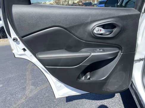 Used 2021 Jeep Cherokee Latitude Lux 80th Anniv w/ Quick Order Package 26U 80TH image 22