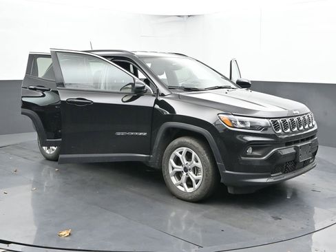 Used 2025 Jeep Compass Latitude image 33