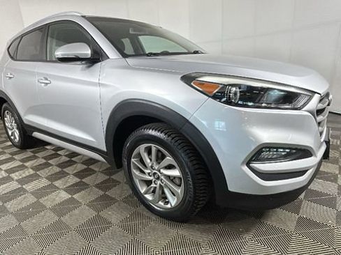 Used 2017 Hyundai Tucson SE Plus AWD/4WD image 2