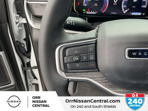 Used 2023 Jeep Wagoneer L Series III w/ Premium Group I image 20