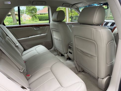 Used 2006 Cadillac DTS w/ Trunk Convenience Package FWD image 14