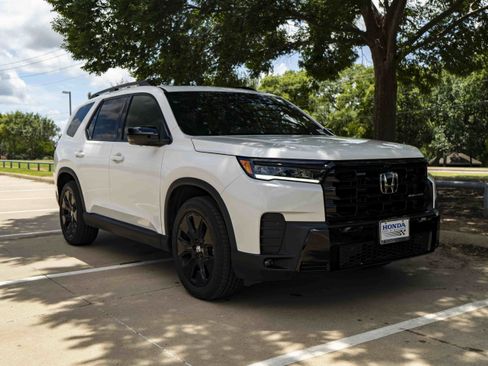 Used 2026 Honda Pilot Black Edition image 2