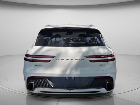 Used 2022 Genesis GV70 2.5T w/ Advanced Package AWD/4WD image 5