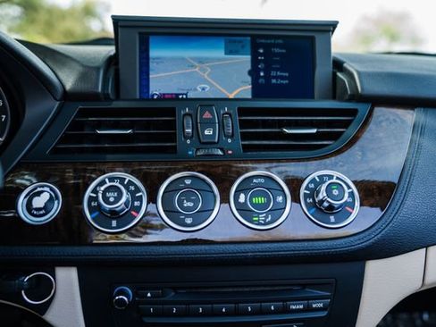 Used 2011 BMW Z4 sDrive35i image 14