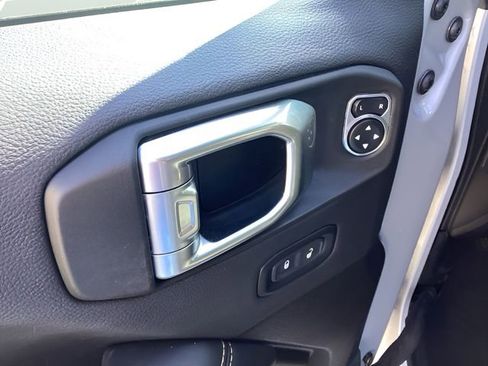 Used 2024 Jeep Wrangler Unlimited Sahara image 19