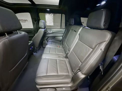 Used 2021 Chevrolet Suburban Z71 w/ Luxury Package image 28