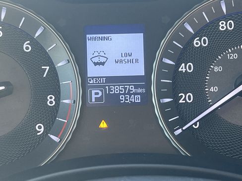 Used 2017 INFINITI Q70 L 3.7 w/ Deluxe Touring Package RWD image 22