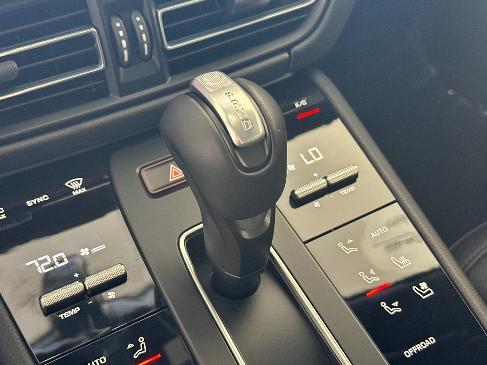 Certified 2026 Porsche Macan AWD/4WD image 26