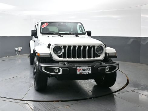 Used 2025 Jeep Wrangler Unlimited Sahara w/ Safety Group AWD/4WD image 7