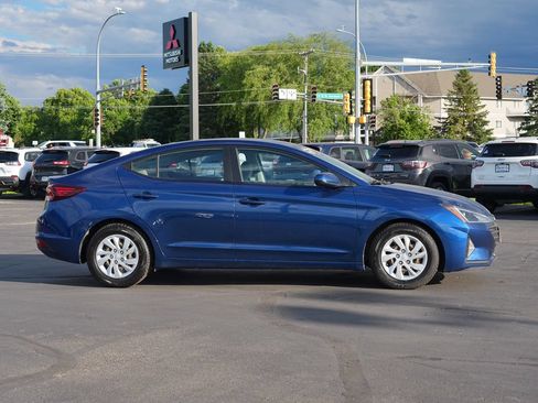 Used 2020 Hyundai Elantra SE FWD image 2