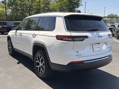 Used 2023 Jeep Grand Cherokee L Limited RWD image 8