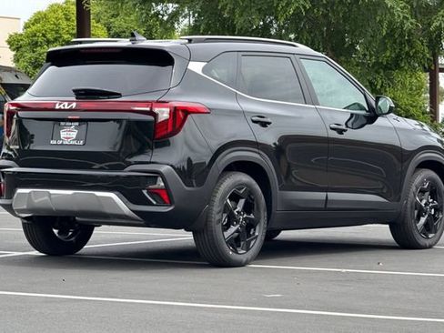 New 2026 Kia Seltos EX FWD image 5