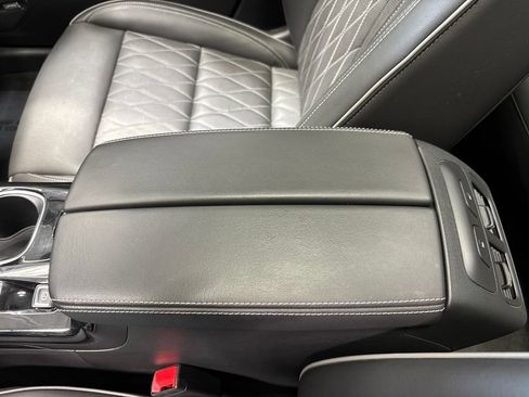 Used 2023 Buick Envision Avenir AWD/4WD image 37