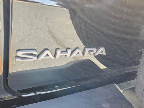 Used 2025 Jeep Wrangler Unlimited Sahara AWD/4WD image 11