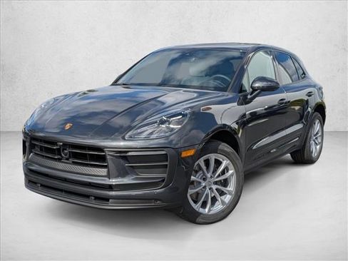 Used 2025 Porsche Macan image 1