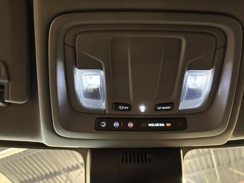 Used 2022 Chevrolet Silverado 1500 LT AWD/4WD image 24