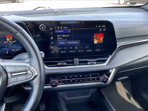 Used 2025 Chevrolet Equinox LT w/ Convenience Package II image 7