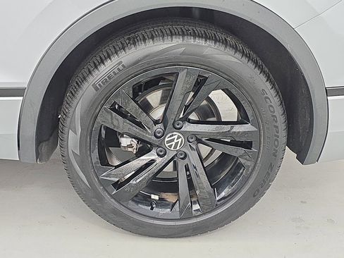 Certified 2023 Volkswagen Tiguan SE R-Line image 34